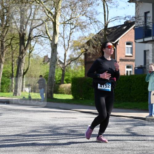 12.04.2026 - 45. Internationalen Wilhelmsburger Insellauf J. Mangold http://msf.ph/oto/9466157 12.04.2026 11:00:11 Ziel 3797, 3727, 2166, 2977, 4107, 4152, 2646, 4991, 4993, 3953, 3373, 4632, 2389, 2389, 3725 meine-sportfotos.de