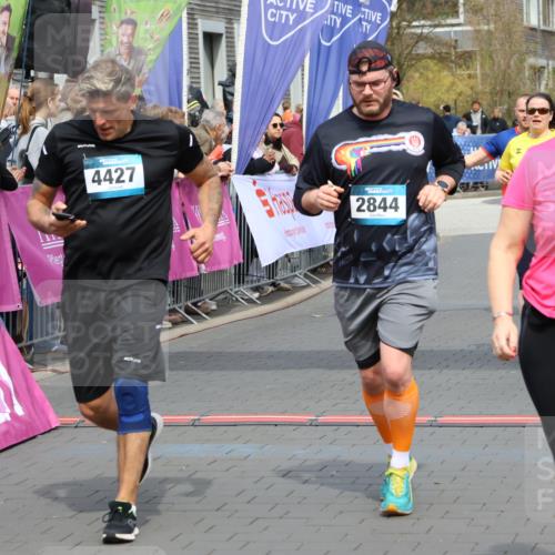 12.04.2026 - 45. Internationalen Wilhelmsburger Insellauf Strokosch-Dieckow http://msf.ph/oto/9466190 12.04.2026 13:11:57 Ziel 2461, 4810, 3994, 4558, 3573, 4427, 2844, 3115, 4726, 4051, 2827, 2825 meine-sportfotos.de