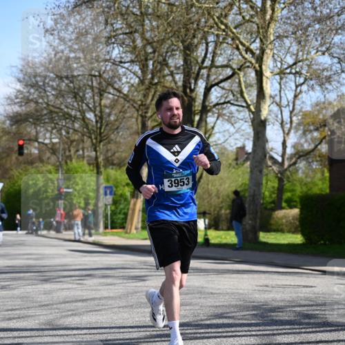 12.04.2026 - 45. Internationalen Wilhelmsburger Insellauf J. Mangold http://msf.ph/oto/9466192 12.04.2026 11:00:22 Ziel 2977, 4107, 4152, 2646, 4991, 4993, 3953, 3373, 4632, 2389, 3725, 5581 meine-sportfotos.de