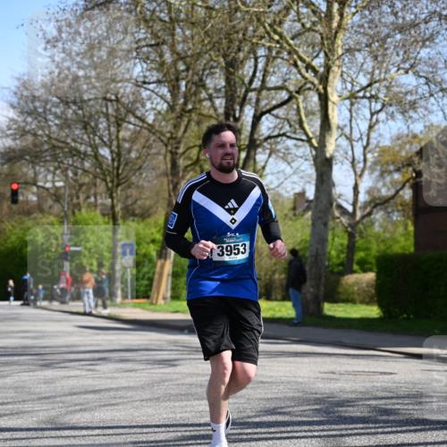 12.04.2026 - 45. Internationalen Wilhelmsburger Insellauf J. Mangold http://msf.ph/oto/9466193 12.04.2026 11:00:22 Ziel 2977, 4107, 4152, 2646, 4991, 4993, 3953, 3373, 4632, 2389, 3725, 5581 meine-sportfotos.de