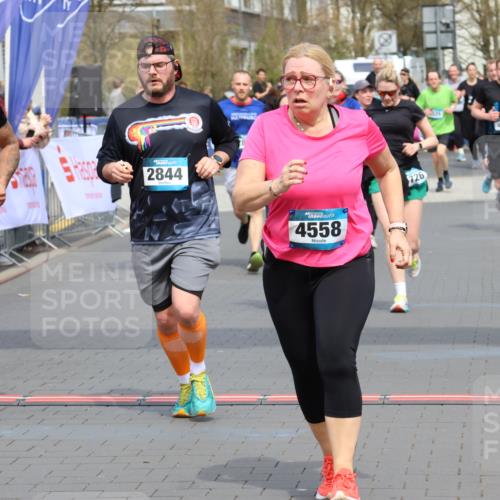 12.04.2026 - 45. Internationalen Wilhelmsburger Insellauf Strokosch-Dieckow http://msf.ph/oto/9466196 12.04.2026 13:11:57 Ziel 2461, 4810, 3994, 4558, 3573, 4427, 2844, 3115, 4726, 4051, 2827, 2825 meine-sportfotos.de