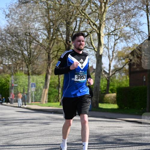 12.04.2026 - 45. Internationalen Wilhelmsburger Insellauf J. Mangold http://msf.ph/oto/9466197 12.04.2026 11:00:22 Ziel 2977, 4107, 4152, 2646, 4991, 4993, 3953, 3373, 4632, 2389, 3725, 5581 meine-sportfotos.de