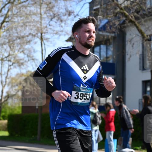 12.04.2026 - 45. Internationalen Wilhelmsburger Insellauf J. Mangold http://msf.ph/oto/9466215 12.04.2026 11:00:23 Ziel 2977, 4107, 4152, 2646, 4991, 4993, 3953, 3373, 4632, 2389, 2389, 3725, 5581 meine-sportfotos.de