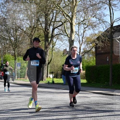 12.04.2026 - 45. Internationalen Wilhelmsburger Insellauf J. Mangold http://msf.ph/oto/9466260 12.04.2026 11:00:32 Ziel 4991, 4993, 3953, 3373, 4632, 2389, 3725, 5581, 3463, 2229, 3660 meine-sportfotos.de