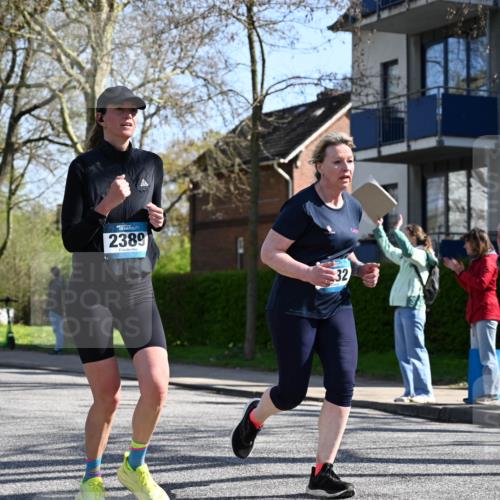 12.04.2026 - 45. Internationalen Wilhelmsburger Insellauf J. Mangold http://msf.ph/oto/9466276 12.04.2026 11:00:33 Ziel 3953, 3373, 4632, 2389, 3725, 5581, 5581, 3463, 2229, 3660 meine-sportfotos.de