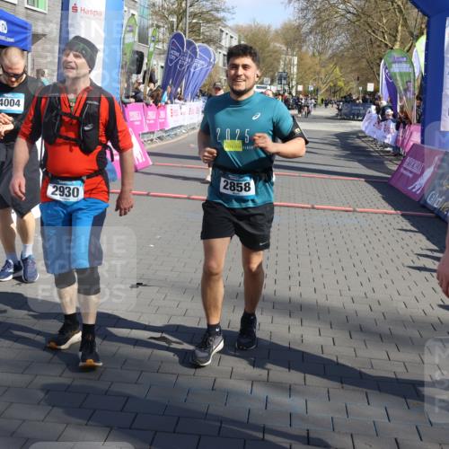 12.04.2026 - 45. Internationalen Wilhelmsburger Insellauf Strokosch-Dieckow http://msf.ph/oto/9466328 12.04.2026 11:00:02 Ziel 4004, 2858, 5699, 5698 meine-sportfotos.de