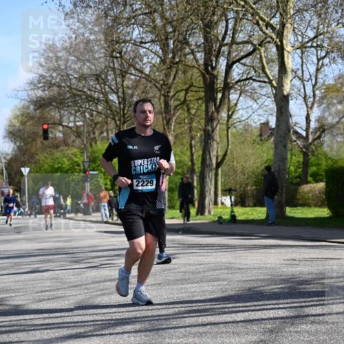 12.04.2026 - 45. Internationalen Wilhelmsburger Insellauf J. Mangold http://msf.ph/oto/9466337 12.04.2026 11:00:58 Ziel 5581, 3463, 2229, 3660, 2880, 5298, 3358, 3347, 4703 meine-sportfotos.de
