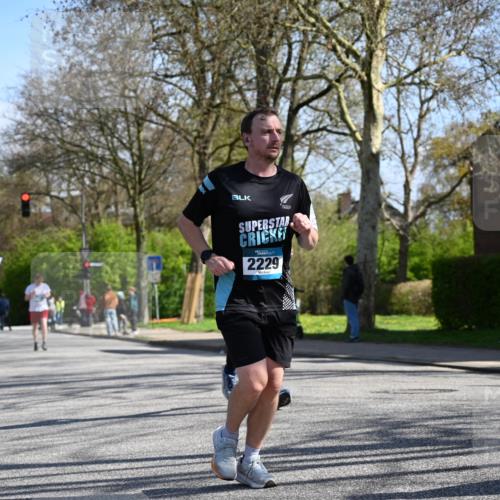 12.04.2026 - 45. Internationalen Wilhelmsburger Insellauf J. Mangold http://msf.ph/oto/9466338 12.04.2026 11:00:58 Ziel 5581, 3463, 2229, 3660, 2880, 5298, 3358, 3347, 4703 meine-sportfotos.de