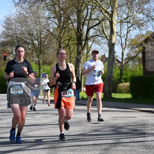 12.04.2026 - 45. Internationalen Wilhelmsburger Insellauf J. Mangold http://msf.ph/oto/9466360 12.04.2026 11:01:07 Ziel 5581, 3463, 2229, 3660, 2880, 5298, 3358, 3347, 4703, 2271 meine-sportfotos.de