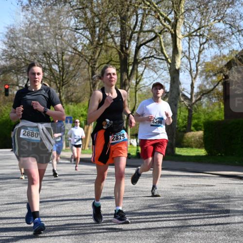 12.04.2026 - 45. Internationalen Wilhelmsburger Insellauf J. Mangold http://msf.ph/oto/9466364 12.04.2026 11:01:07 Ziel 5581, 3463, 2229, 3660, 2880, 5298, 3358, 3347, 4703, 2271 meine-sportfotos.de