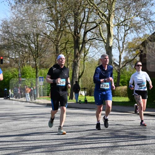 12.04.2026 - 45. Internationalen Wilhelmsburger Insellauf J. Mangold http://msf.ph/oto/9466400 12.04.2026 11:01:10 Ziel 5581, 3463, 2229, 3660, 2880, 5298, 3358, 3347, 4703, 2271, 3466, 4612 meine-sportfotos.de