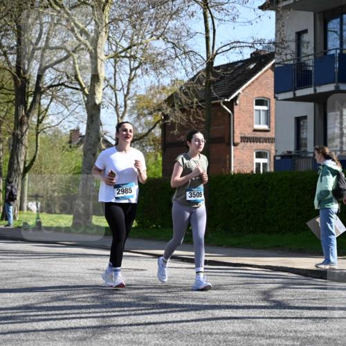 12.04.2026 - 45. Internationalen Wilhelmsburger Insellauf J. Mangold http://msf.ph/oto/9466410 12.04.2026 11:02:02 Ziel 4326, 2417, 5605, 4613, 3178, 4759, 4630, 4069, 4069, 2985, 3505, 3009, 2962, 2919, 2418, 2398, 2418, 2398, 4595, 4597, 4825, 2122, 3878 meine-sportfotos.de