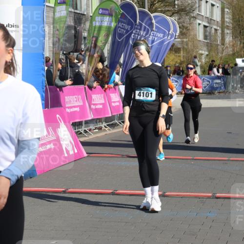 12.04.2026 - 45. Internationalen Wilhelmsburger Insellauf Strokosch-Dieckow http://msf.ph/oto/9466418 12.04.2026 11:00:09 Ziel 4101, 2529, 3194 meine-sportfotos.de