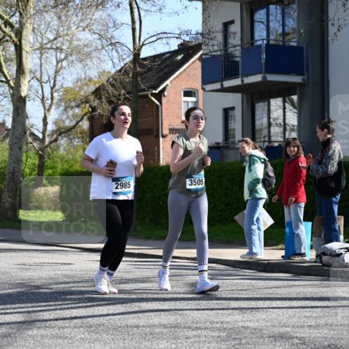 12.04.2026 - 45. Internationalen Wilhelmsburger Insellauf J. Mangold http://msf.ph/oto/9466419 12.04.2026 11:02:03 Ziel 4326, 2417, 5605, 4613, 3178, 4759, 4630, 4069, 2985, 3505, 3009, 2962, 2919, 2418, 2398, 4595, 4597, 4825, 2122, 3878 meine-sportfotos.de