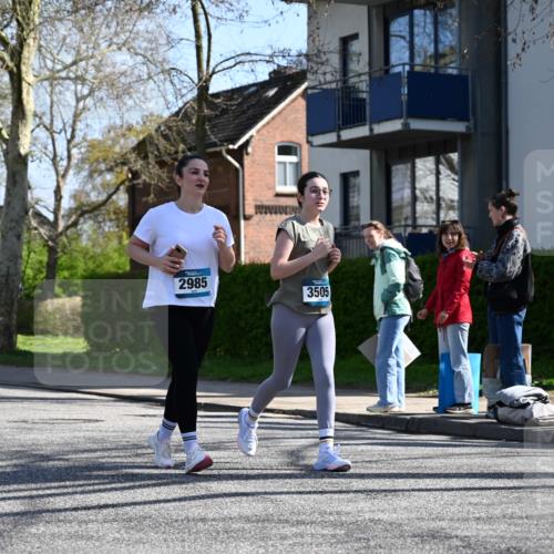 12.04.2026 - 45. Internationalen Wilhelmsburger Insellauf J. Mangold http://msf.ph/oto/9466420 12.04.2026 11:02:03 Ziel 4326, 2417, 5605, 4613, 3178, 4759, 4630, 4069, 2985, 3505, 3009, 2962, 2919, 2418, 2398, 4595, 4597, 4825, 2122, 3878 meine-sportfotos.de