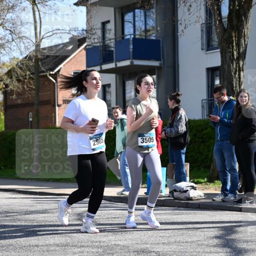 12.04.2026 - 45. Internationalen Wilhelmsburger Insellauf J. Mangold http://msf.ph/oto/9466435 12.04.2026 11:02:03 Ziel 4326, 2417, 5605, 4613, 3178, 4759, 4630, 4069, 2985, 3505, 3009, 2962, 2919, 2418, 2398, 4595, 4597, 4825, 2122, 3878 meine-sportfotos.de