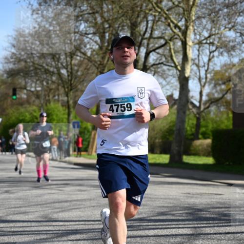 12.04.2026 - 45. Internationalen Wilhelmsburger Insellauf J. Mangold http://msf.ph/oto/9466441 12.04.2026 11:02:07 Ziel 2417, 5605, 4613, 3178, 4759, 4630, 4069, 2985, 3505, 3009, 2962, 2919, 2962, 2919, 2418, 2398, 4595, 4597, 4825, 4825, 2122, 3878, 2016 meine-sportfotos.de
