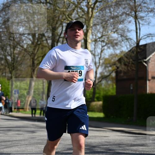 12.04.2026 - 45. Internationalen Wilhelmsburger Insellauf J. Mangold http://msf.ph/oto/9466444 12.04.2026 11:02:07 Ziel 2417, 5605, 4613, 3178, 4759, 4630, 4069, 2985, 3505, 3009, 2962, 2919, 2962, 2919, 2418, 2398, 4595, 4597, 4825, 4825, 2122, 3878, 2016 meine-sportfotos.de