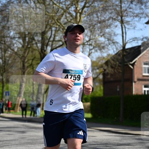 12.04.2026 - 45. Internationalen Wilhelmsburger Insellauf J. Mangold http://msf.ph/oto/9466445 12.04.2026 11:02:07 Ziel 2417, 5605, 4613, 3178, 4759, 4630, 4069, 2985, 3505, 3009, 2962, 2919, 2962, 2919, 2418, 2398, 4595, 4597, 4825, 4825, 2122, 3878, 2016 meine-sportfotos.de