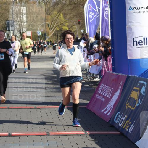 12.04.2026 - 45. Internationalen Wilhelmsburger Insellauf Strokosch-Dieckow http://msf.ph/oto/9466491 12.04.2026 11:00:17 Ziel 3367, 3468, 2665 meine-sportfotos.de