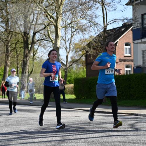 12.04.2026 - 45. Internationalen Wilhelmsburger Insellauf J. Mangold http://msf.ph/oto/9466522 12.04.2026 11:02:19 Ziel 4759, 4630, 4069, 2985, 3505, 3009, 2962, 2919, 2418, 2398, 4595, 4597, 4825, 4825, 2122, 3878, 2016, 3052, 4513, 2168, 3910 meine-sportfotos.de