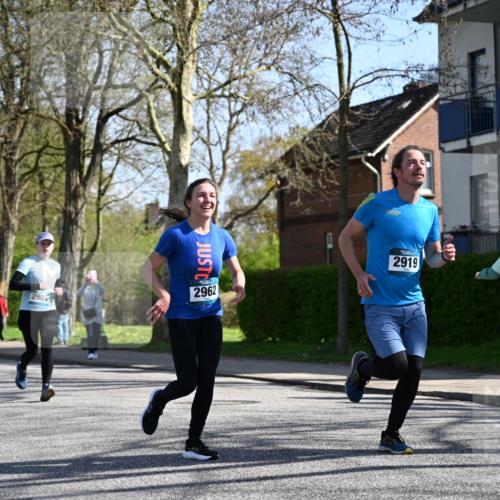 12.04.2026 - 45. Internationalen Wilhelmsburger Insellauf J. Mangold http://msf.ph/oto/9466526 12.04.2026 11:02:19 Ziel 4759, 4630, 4069, 2985, 3505, 3009, 2962, 2919, 2418, 2398, 4595, 4597, 4825, 4825, 2122, 3878, 2016, 3052, 4513, 2168, 3910 meine-sportfotos.de