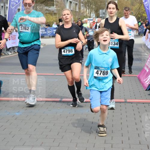 12.04.2026 - 45. Internationalen Wilhelmsburger Insellauf Strokosch-Dieckow http://msf.ph/oto/9466548 12.04.2026 13:11:16 Ziel 4969, 5762, 4769, 4798, 4134, 4799, 5681, 2897, 3462, 5160 meine-sportfotos.de