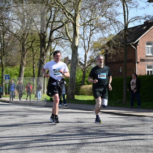 12.04.2026 - 45. Internationalen Wilhelmsburger Insellauf J. Mangold http://msf.ph/oto/9466562 12.04.2026 11:02:27 Ziel 4069, 2985, 3505, 3009, 2962, 2919, 2418, 2398, 4595, 4597, 4825, 2122, 3878, 2016, 3052, 4513, 2168, 2168, 3910, 3700, 3716, 3223, 4246, 4382, 5816 meine-sportfotos.de