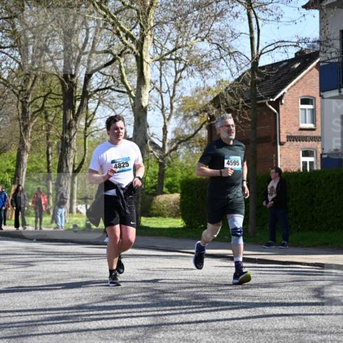 12.04.2026 - 45. Internationalen Wilhelmsburger Insellauf J. Mangold http://msf.ph/oto/9466567 12.04.2026 11:02:27 Ziel 4069, 2985, 3505, 3009, 2962, 2919, 2418, 2398, 4595, 4597, 4825, 2122, 3878, 2016, 3052, 4513, 2168, 2168, 3910, 3700, 3716, 3223, 4246, 4382, 5816 meine-sportfotos.de