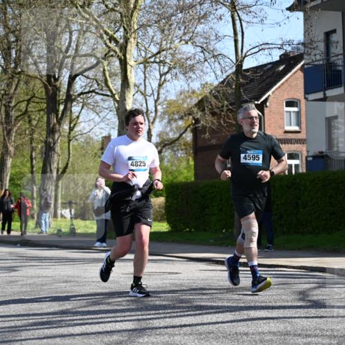 12.04.2026 - 45. Internationalen Wilhelmsburger Insellauf J. Mangold http://msf.ph/oto/9466573 12.04.2026 11:02:28 Ziel 2985, 3505, 3009, 2962, 2919, 2418, 2398, 4595, 4597, 4825, 2122, 3878, 2016, 3052, 4513, 2168, 3910, 3700, 3716, 3223, 4246, 4382, 5816 meine-sportfotos.de