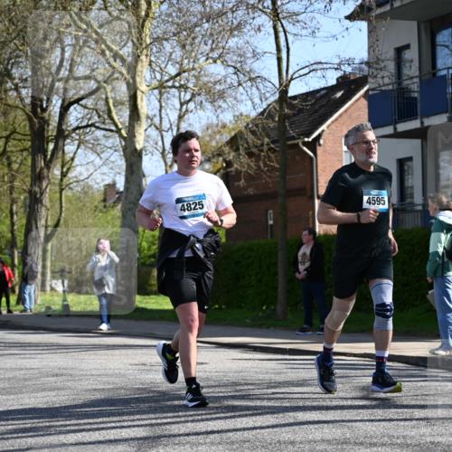 12.04.2026 - 45. Internationalen Wilhelmsburger Insellauf J. Mangold http://msf.ph/oto/9466581 12.04.2026 11:02:28 Ziel 2985, 3505, 3009, 2962, 2919, 2418, 2398, 4595, 4597, 4825, 2122, 3878, 2016, 3052, 4513, 2168, 3910, 3700, 3716, 3223, 4246, 4382, 5816 meine-sportfotos.de