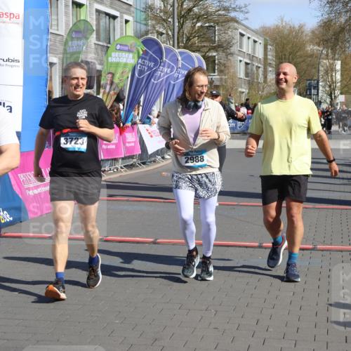 12.04.2026 - 45. Internationalen Wilhelmsburger Insellauf Strokosch-Dieckow http://msf.ph/oto/9466585 12.04.2026 11:00:25 Ziel 2665, 2988, 4289, 3723, 3797, 3727 meine-sportfotos.de