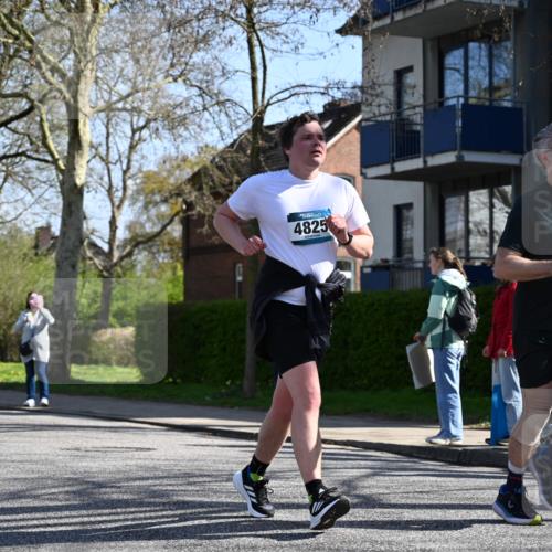 12.04.2026 - 45. Internationalen Wilhelmsburger Insellauf J. Mangold http://msf.ph/oto/9466591 12.04.2026 11:02:29 Ziel 2985, 3505, 3009, 2962, 2919, 2418, 2398, 4595, 4597, 4825, 2122, 3878, 2016, 2016, 3052, 4513, 2168, 3910, 3700, 3716, 3223, 4246, 4382, 5816 meine-sportfotos.de