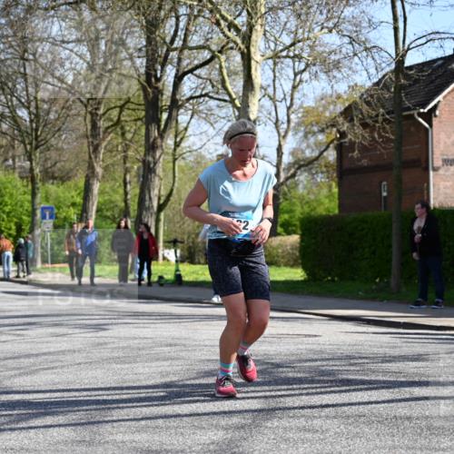 12.04.2026 - 45. Internationalen Wilhelmsburger Insellauf J. Mangold http://msf.ph/oto/9466595 12.04.2026 11:02:32 Ziel 2962, 2919, 2418, 2398, 4595, 4597, 4825, 2122, 3878, 2016, 3052, 4513, 2168, 3910, 3700, 3716, 3223, 4246, 4382, 5816, 3384 meine-sportfotos.de