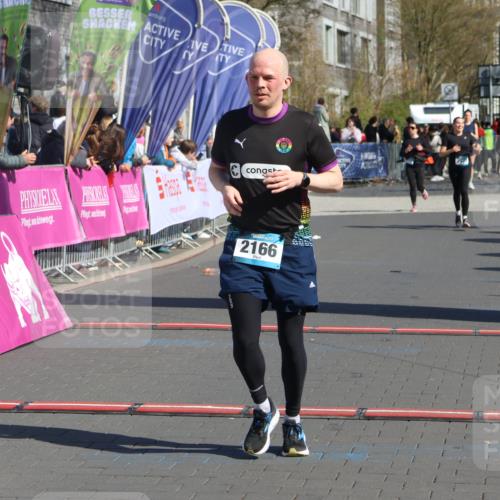 12.04.2026 - 45. Internationalen Wilhelmsburger Insellauf Strokosch-Dieckow http://msf.ph/oto/9466625 12.04.2026 11:00:34 Ziel 2166 meine-sportfotos.de