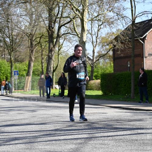 12.04.2026 - 45. Internationalen Wilhelmsburger Insellauf J. Mangold http://msf.ph/oto/9466637 12.04.2026 11:02:38 Ziel 2418, 2398, 4595, 4597, 4825, 2122, 3878, 2016, 3052, 4513, 2168, 3910, 3700, 3716, 3223, 4246, 4382, 5816, 3384, 2950 meine-sportfotos.de