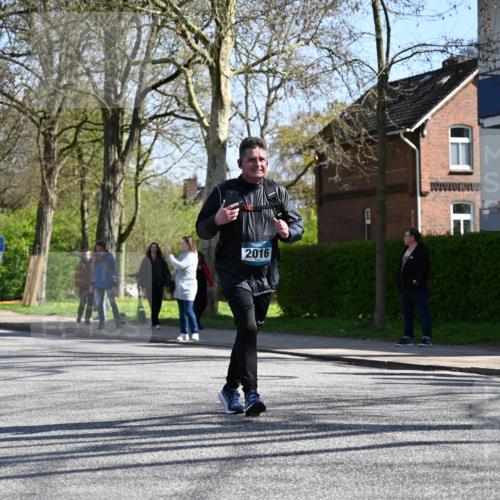 12.04.2026 - 45. Internationalen Wilhelmsburger Insellauf J. Mangold http://msf.ph/oto/9466644 12.04.2026 11:02:39 Ziel 2418, 2398, 4595, 4597, 4825, 2122, 3878, 2016, 3052, 4513, 2168, 2168, 3910, 3700, 3716, 3223, 4246, 4382, 5816, 3384, 2950 meine-sportfotos.de