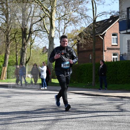 12.04.2026 - 45. Internationalen Wilhelmsburger Insellauf J. Mangold http://msf.ph/oto/9466645 12.04.2026 11:02:39 Ziel 2418, 2398, 4595, 4597, 4825, 2122, 3878, 2016, 3052, 4513, 2168, 2168, 3910, 3700, 3716, 3223, 4246, 4382, 5816, 3384, 2950 meine-sportfotos.de