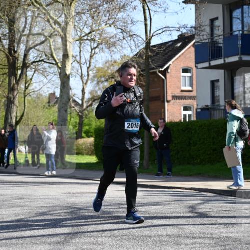 12.04.2026 - 45. Internationalen Wilhelmsburger Insellauf J. Mangold http://msf.ph/oto/9466651 12.04.2026 11:02:39 Ziel 2418, 2398, 4595, 4597, 4825, 2122, 3878, 2016, 3052, 4513, 2168, 2168, 3910, 3700, 3716, 3223, 4246, 4382, 5816, 3384, 2950 meine-sportfotos.de