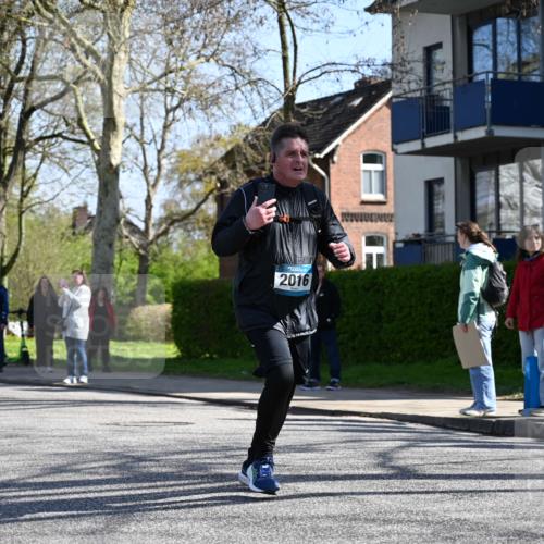 12.04.2026 - 45. Internationalen Wilhelmsburger Insellauf J. Mangold http://msf.ph/oto/9466653 12.04.2026 11:02:39 Ziel 2418, 2398, 4595, 4597, 4825, 2122, 3878, 2016, 3052, 4513, 2168, 2168, 3910, 3700, 3716, 3223, 4246, 4382, 5816, 3384, 2950 meine-sportfotos.de
