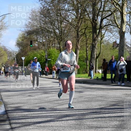 12.04.2026 - 45. Internationalen Wilhelmsburger Insellauf J. Mangold http://msf.ph/oto/9466663 12.04.2026 11:02:44 Ziel 4825, 2122, 3878, 2016, 3052, 4513, 2168, 3910, 3700, 3716, 3223, 4246, 4382, 5816, 3384, 2950, 5460, 4141, 2422 meine-sportfotos.de