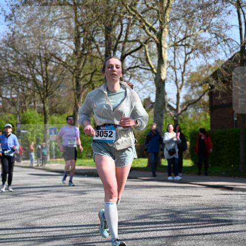 12.04.2026 - 45. Internationalen Wilhelmsburger Insellauf J. Mangold http://msf.ph/oto/9466681 12.04.2026 11:02:45 Ziel 2122, 3878, 2016, 3052, 4513, 2168, 3910, 3700, 3700, 3716, 3223, 4246, 4382, 5816, 3384, 2950, 5460, 4141, 2422 meine-sportfotos.de