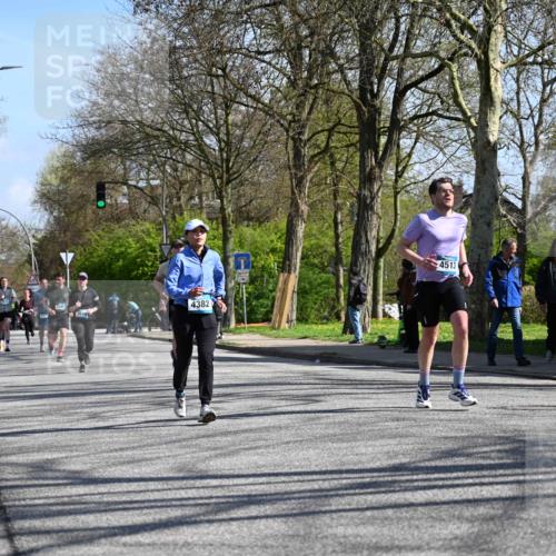 12.04.2026 - 45. Internationalen Wilhelmsburger Insellauf J. Mangold http://msf.ph/oto/9466683 12.04.2026 11:02:46 Ziel 2122, 3878, 2016, 3052, 4513, 2168, 3910, 3700, 3716, 3223, 4246, 3716, 3223, 4246, 4382, 5816, 3384, 2950, 5460, 4141, 2422 meine-sportfotos.de