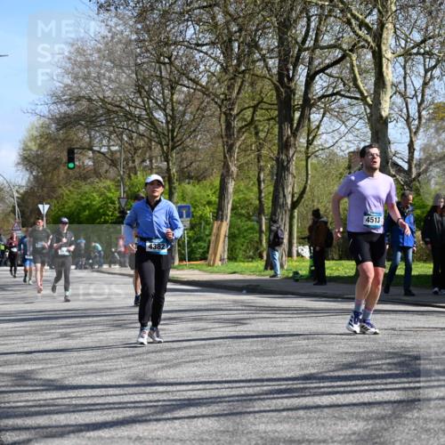 12.04.2026 - 45. Internationalen Wilhelmsburger Insellauf J. Mangold http://msf.ph/oto/9466688 12.04.2026 11:02:47 Ziel 2122, 3878, 2016, 3052, 4513, 2168, 3910, 3700, 3716, 3223, 4246, 4382, 5816, 3384, 2950, 5460, 4141, 2422 meine-sportfotos.de