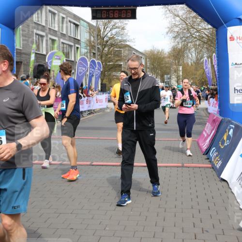 12.04.2026 - 45. Internationalen Wilhelmsburger Insellauf Strokosch-Dieckow http://msf.ph/oto/9466690 12.04.2026 13:11:03 Ziel 4562, 3654, 3269, 4552, 3285, 3288, 5444, 5443, 5830, 5259, 3407, 3948, 3949, 4540, 2315 meine-sportfotos.de
