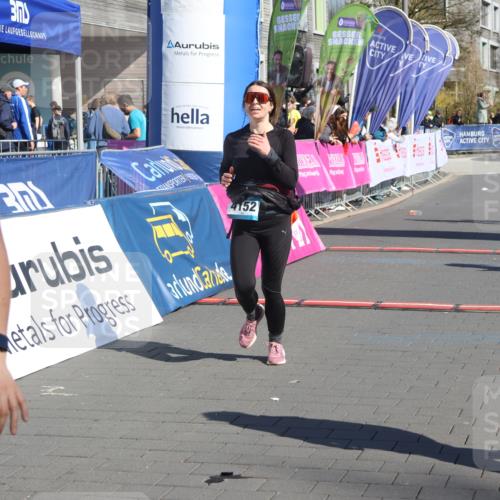 12.04.2026 - 45. Internationalen Wilhelmsburger Insellauf Strokosch-Dieckow http://msf.ph/oto/9466710 12.04.2026 11:00:44 Ziel 2977, 4107, 4152, 2646, 4991, 4993 meine-sportfotos.de