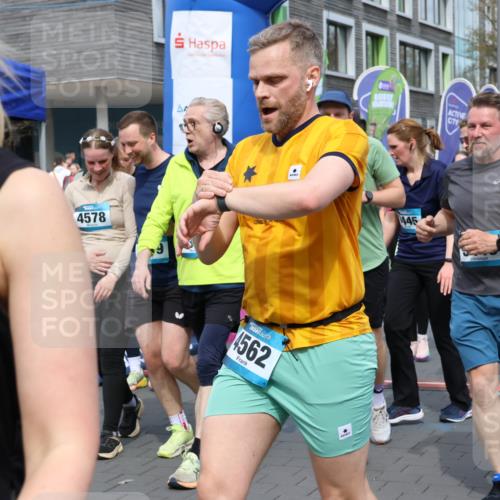 12.04.2026 - 45. Internationalen Wilhelmsburger Insellauf Strokosch-Dieckow http://msf.ph/oto/9466712 12.04.2026 13:11:01 Ziel 4578, 4579, 4356, 3445, 3446, 4562, 3654, 3269, 4552, 3285, 3288, 5444, 5443, 5830, 5259, 3407 meine-sportfotos.de