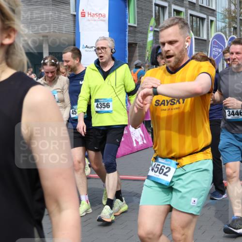 12.04.2026 - 45. Internationalen Wilhelmsburger Insellauf Strokosch-Dieckow http://msf.ph/oto/9466720 12.04.2026 13:11:01 Ziel 4578, 4579, 4356, 3445, 3446, 4562, 3654, 3269, 4552, 3285, 3288, 5444, 5443, 5830, 5259, 3407 meine-sportfotos.de