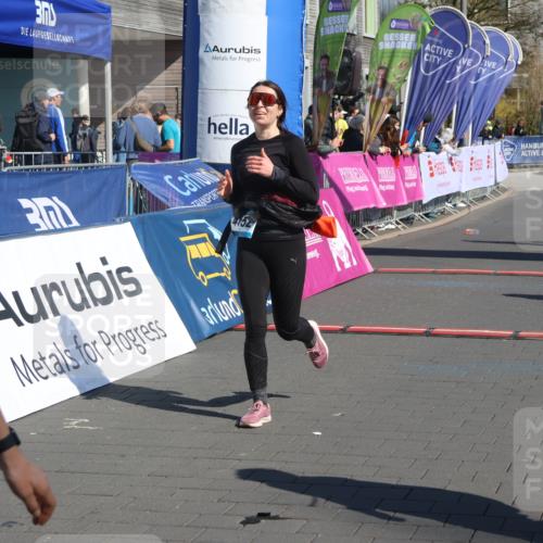 12.04.2026 - 45. Internationalen Wilhelmsburger Insellauf Strokosch-Dieckow http://msf.ph/oto/9466721 12.04.2026 11:00:44 Ziel 2977, 4107, 4152, 2646, 4991, 4993 meine-sportfotos.de