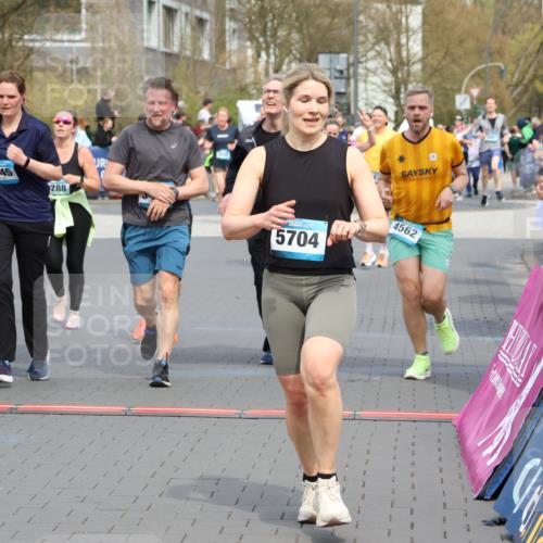 12.04.2026 - 45. Internationalen Wilhelmsburger Insellauf Strokosch-Dieckow http://msf.ph/oto/9466725 12.04.2026 13:10:57 Ziel 5612, 3338, 5704, 4578, 4579, 4356, 3445, 3446, 4562, 3654, 3269, 4552, 3285, 3288 meine-sportfotos.de